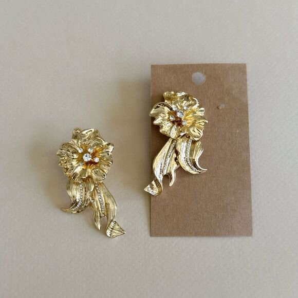 Elegant Gold Floral Earrings #1647 - Picture 3 of 4